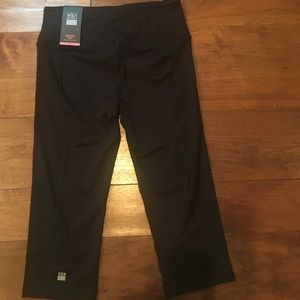Victoria Secret Knockout Crop workout pants NWT